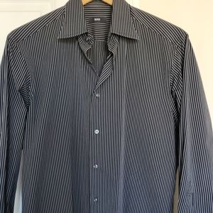Boss men's shirt. Neck size is 151/2. Dressy or casual use.